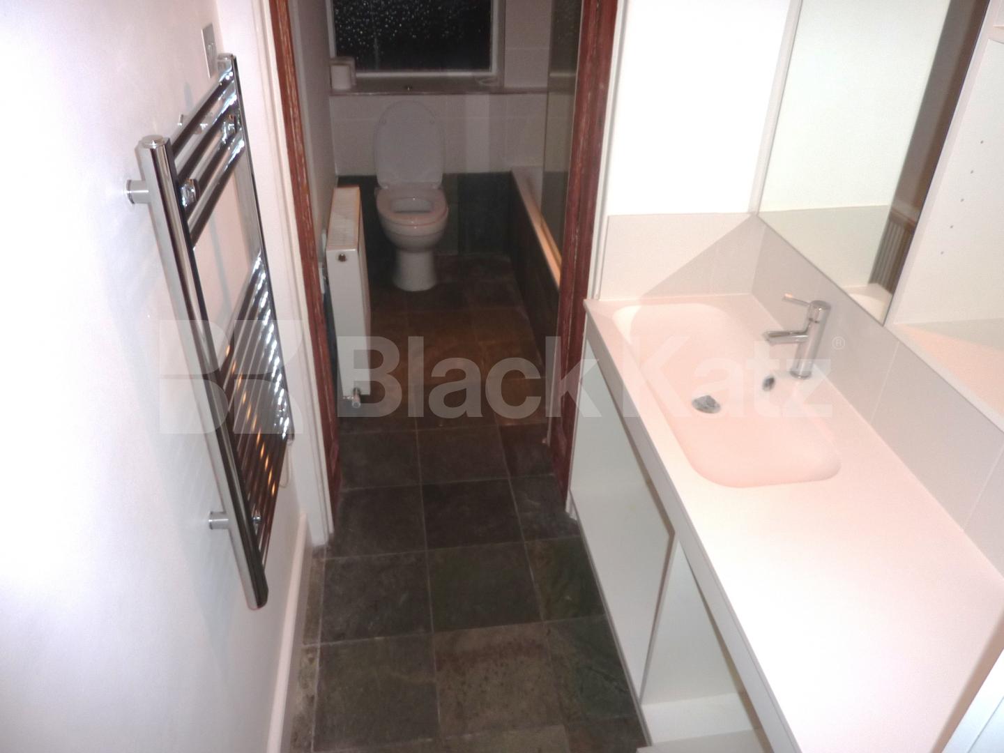 			Only 1 calender months deposit instead of 6 weeks, saving £609!, 1 Bedroom, 1 bath, 1 reception Flat			 Swinton Street, KINGS CROSS 